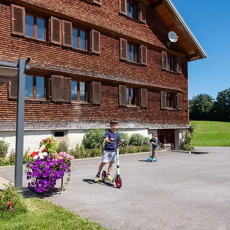 Daire Ruhig Mit Einem Herrlichen Blick Auf Berge- By Interhome *